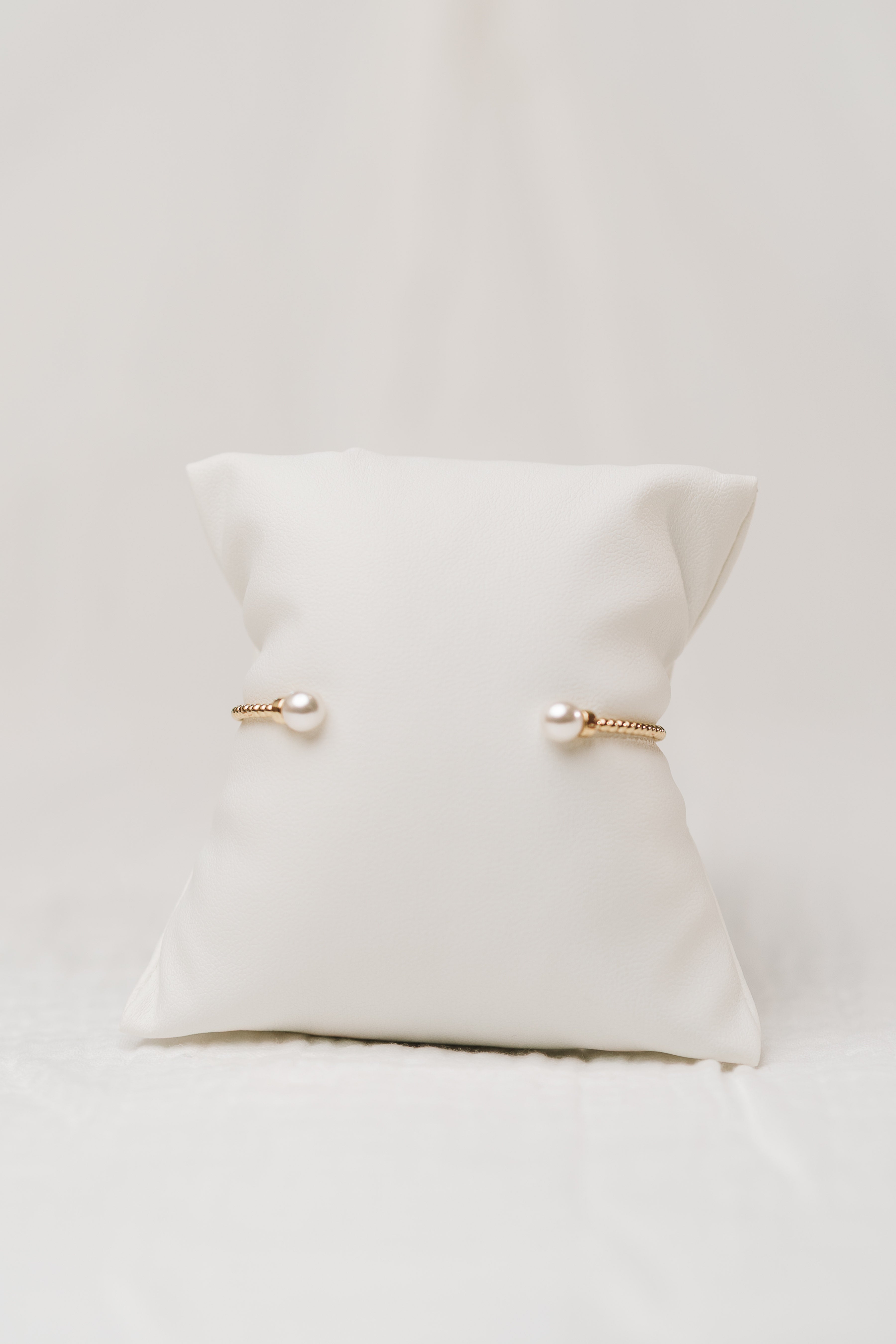 Classic Gold 2mm Cuff - Pearl
